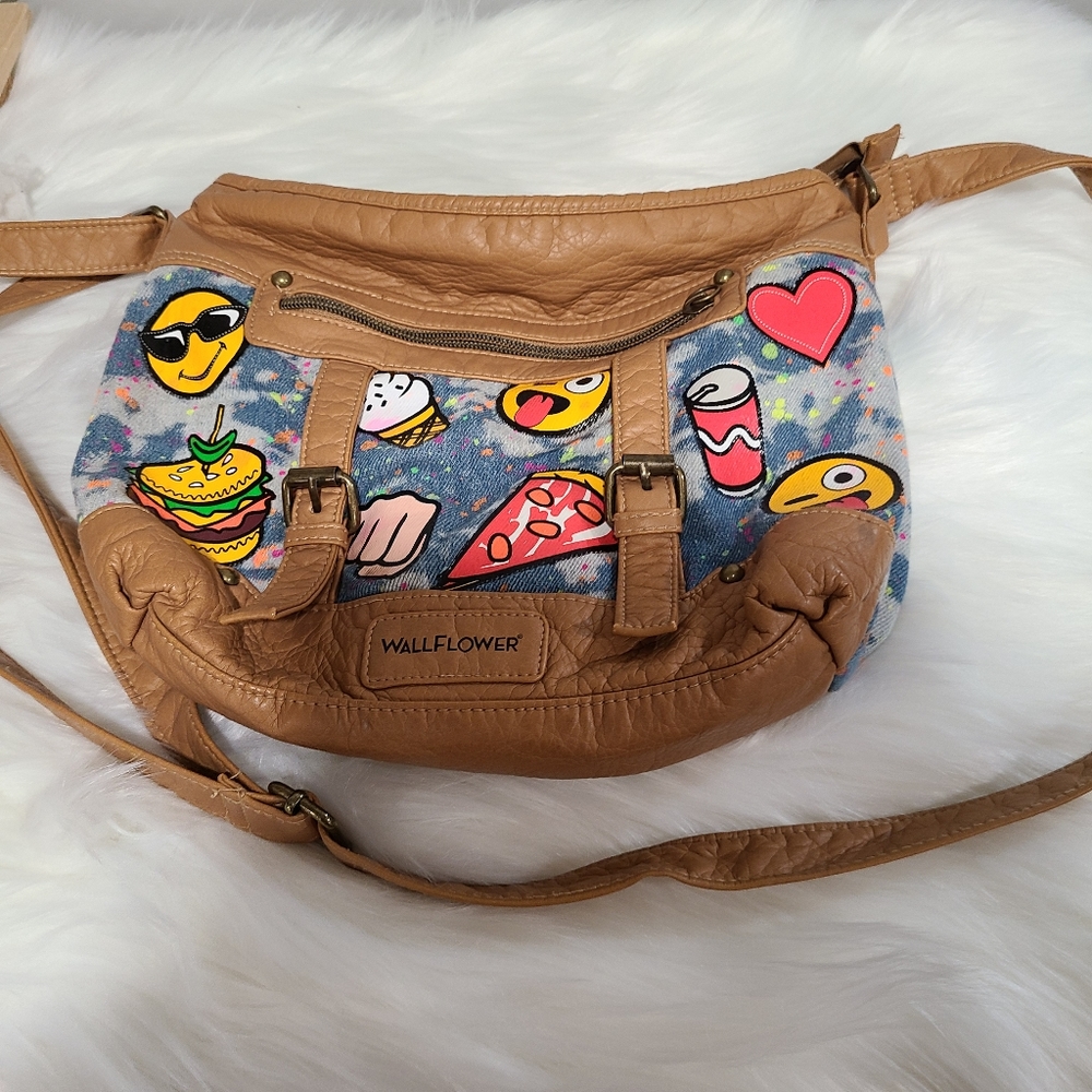 🙂😎So Adorable Wallflower Emoji purse🙂😎